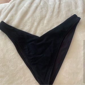 Frankie’s Bikinis bottoms size L ribbed